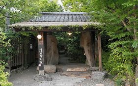 Yufuin Besso Shikisai Hotel